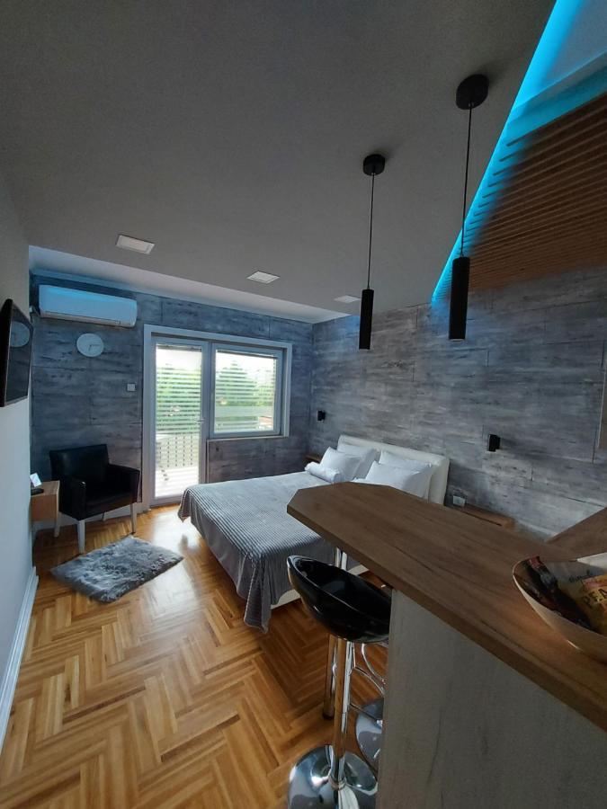 Apartman Studio Milica I Subotica Exterior foto